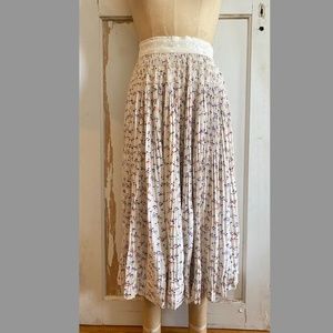 Vintage 30s Floral Skirt W/ Beautiful hand embroidery - Size: XS